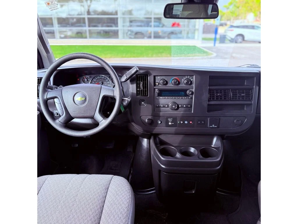 Used 2025 Summit White Chevrolet LT image 10