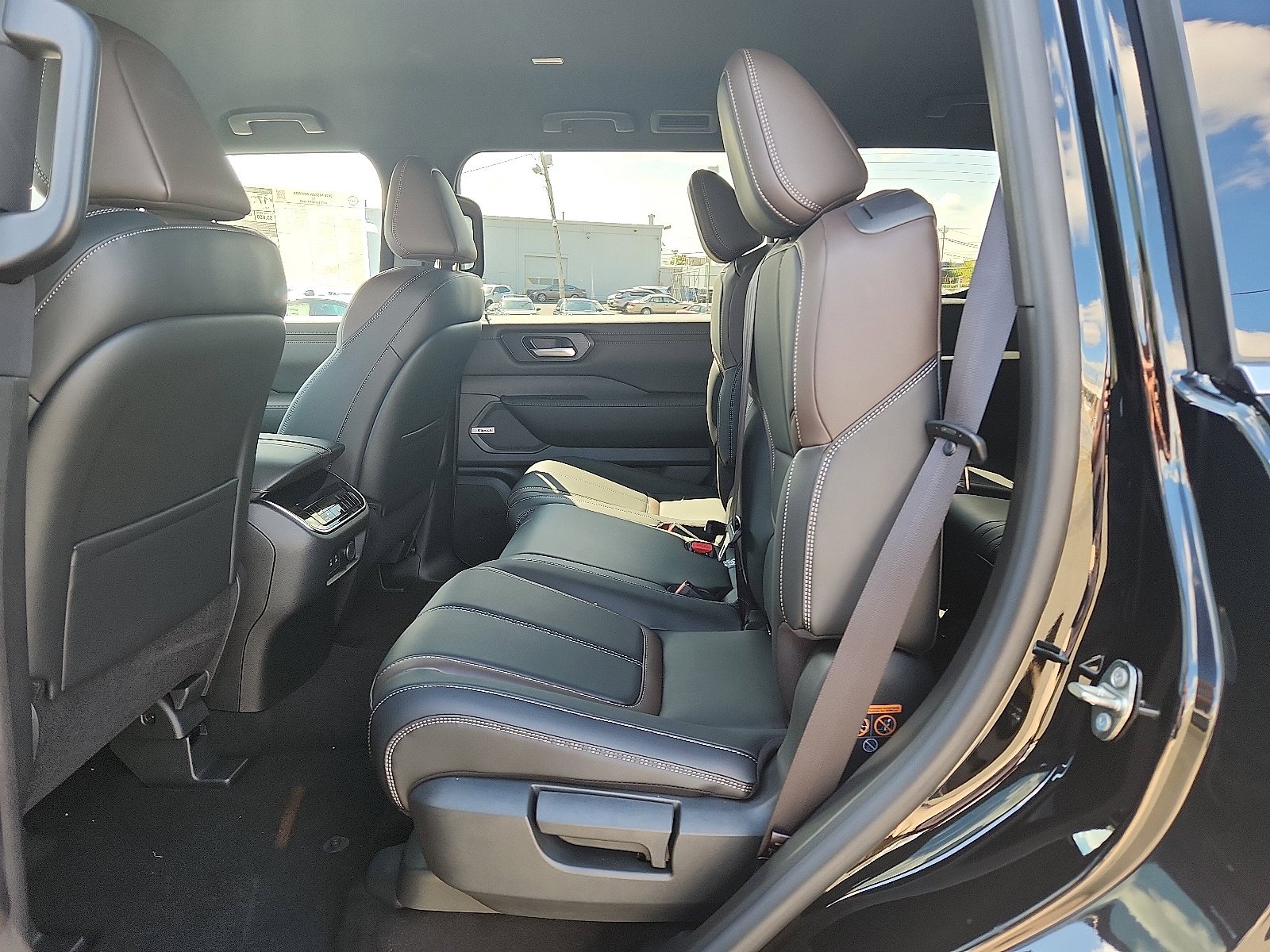 2026 Nissan Armada SL - Photo 8