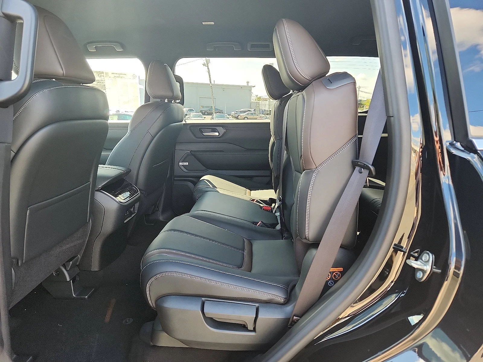 2026 Nissan Armada SL - Photo 8