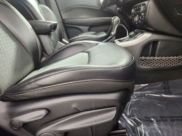 Used 2017 Red Jeep Latitude image 17