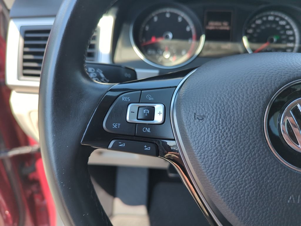 Used 2018  Volkswagen 3.6L V6 SE image 23