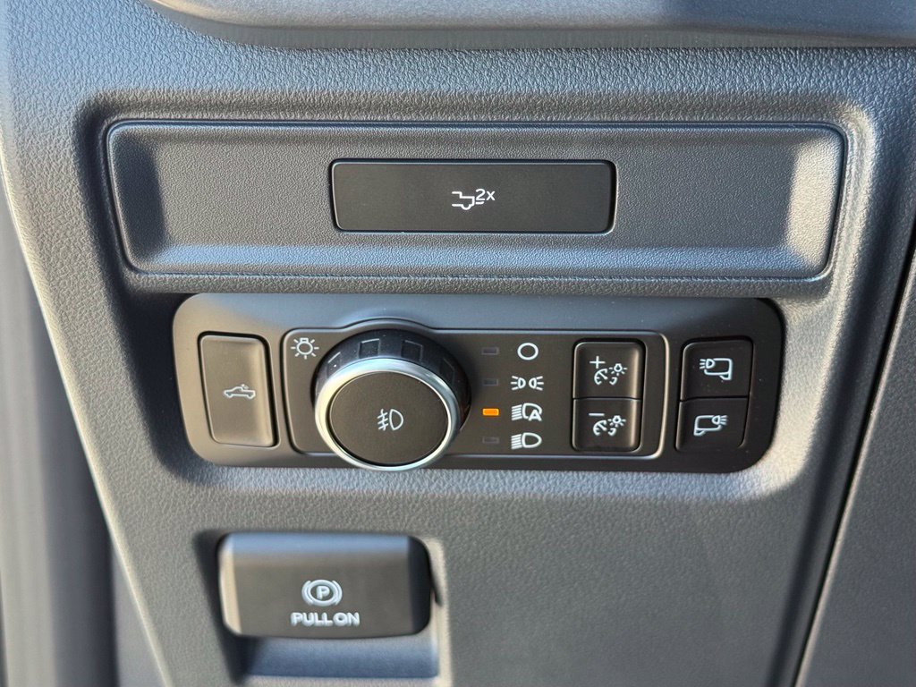 New 2026 Oxford White Ford XLT image 14