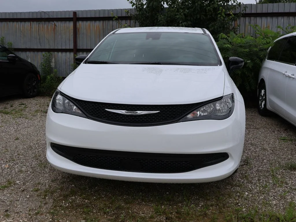 New 2027 Bright White Clear-Coat Exterior Paint Chrysler LX image 8