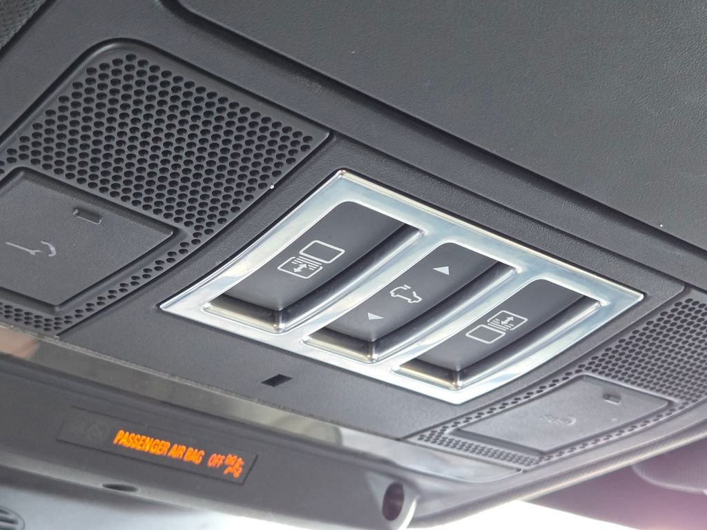 Used 2019 Black Land Rover HSE image 32