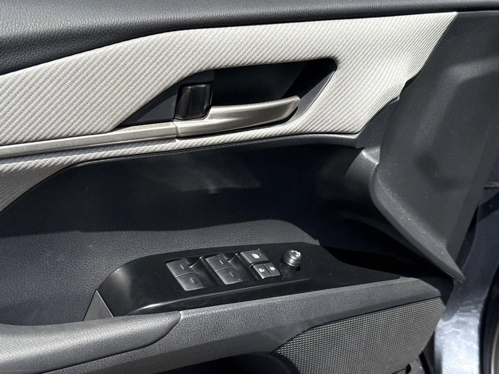 Used 2026  Toyota SE image 19