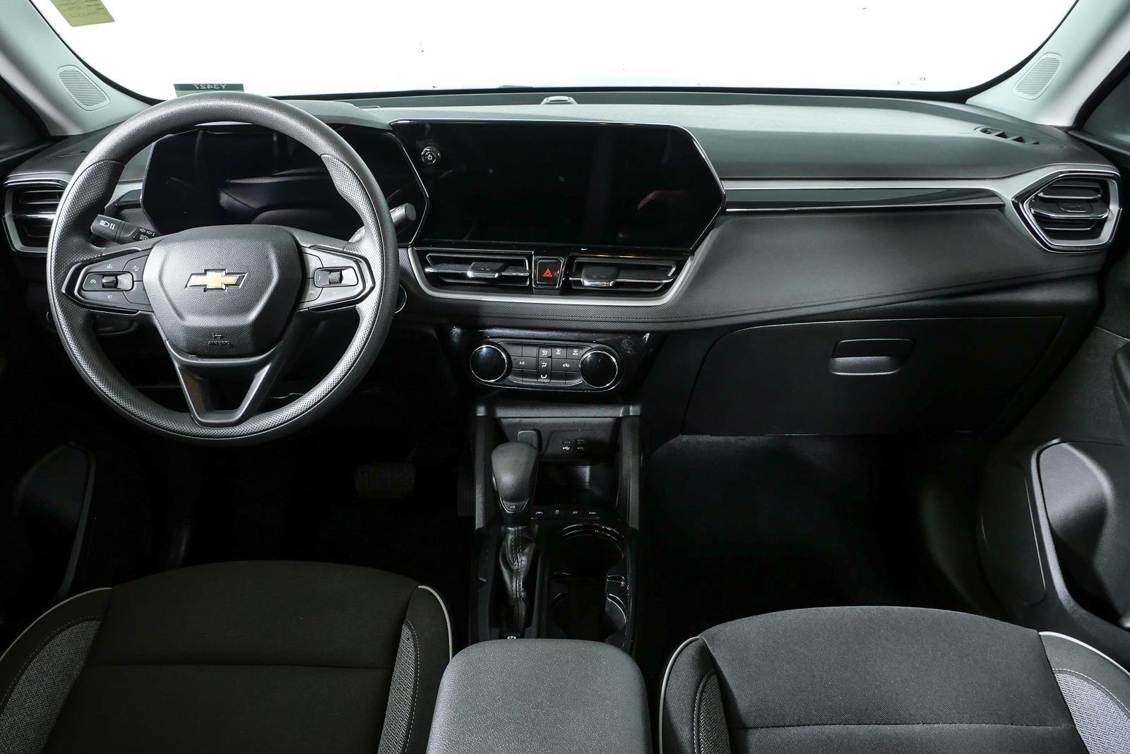 Used 2025 Sterling Gray Metallic Chevrolet LT image 18