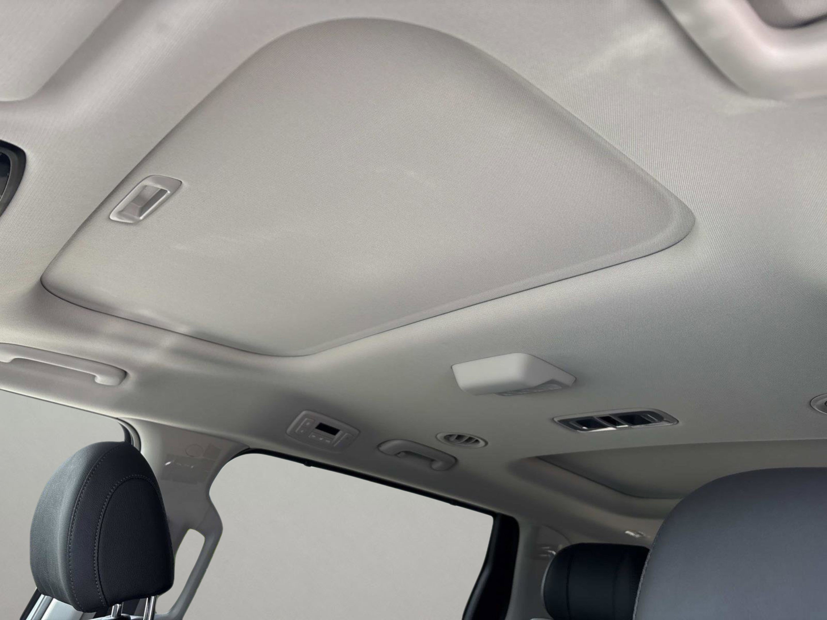 New 2026 Snow White Pearl Kia SX Prestige image 22