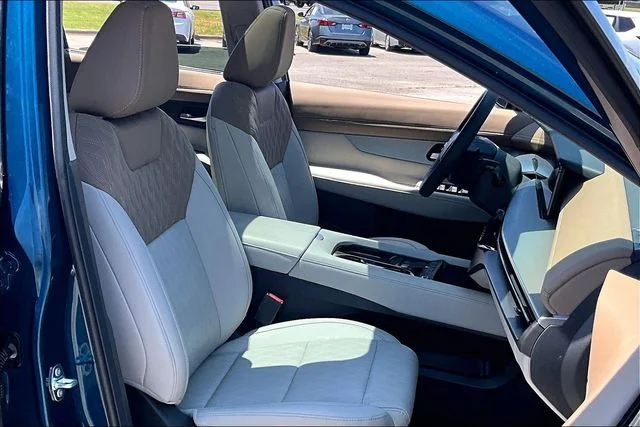 Certified Used 2026 Blue Nissan Platinum image 28