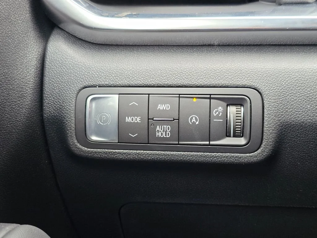 New 2026 Summit White GMC Elevation image 18