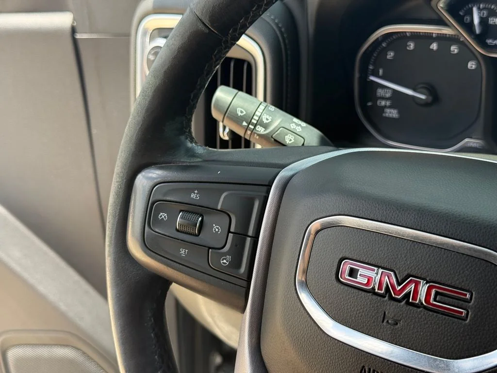 Used 2022 Gray GMC Elevation image 13