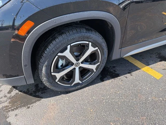 2025 Volkswagen Tiguan SE - Photo 12