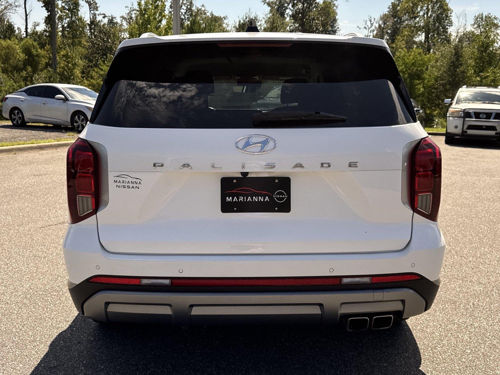 Used 2024 Hyper White Hyundai SEL 7P image 4