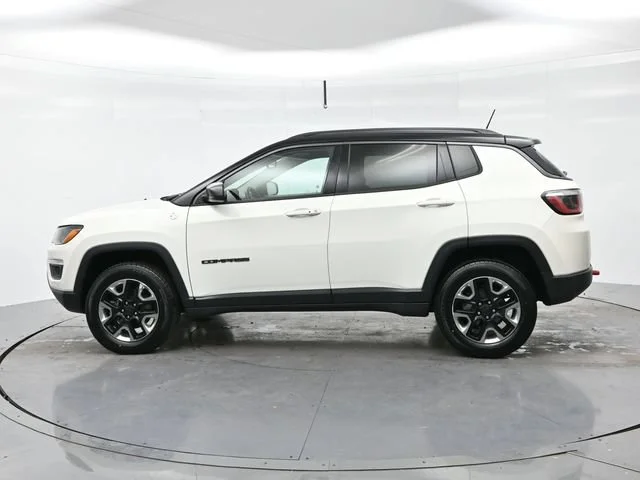 Used 2018 White Clearcoat Jeep Trailhawk image 4