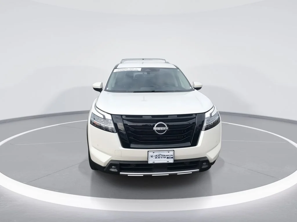 Used 2023 White Nissan SL image 3