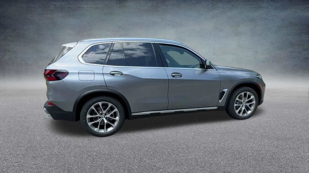 Used 2024 Gray BMW xDrive40i image 28