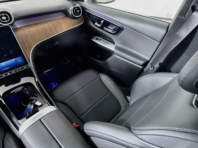 Used 2025  Mercedes-Benz GLC 300 image 23