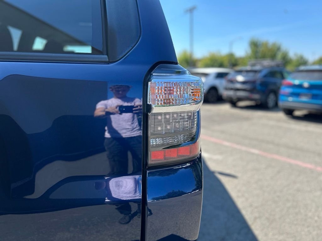 Used 2019 Nautical Blue Metallic Toyota SR5 image 6