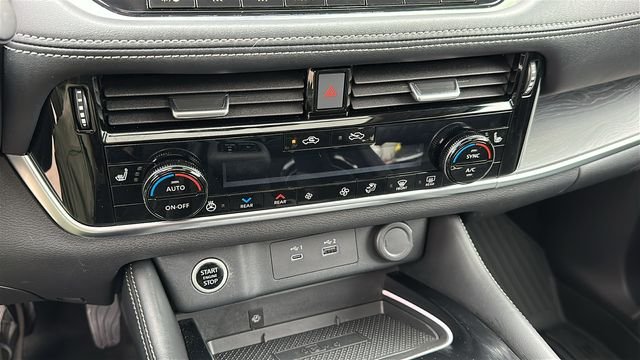 Used 2023 White Nissan Platinum image 18