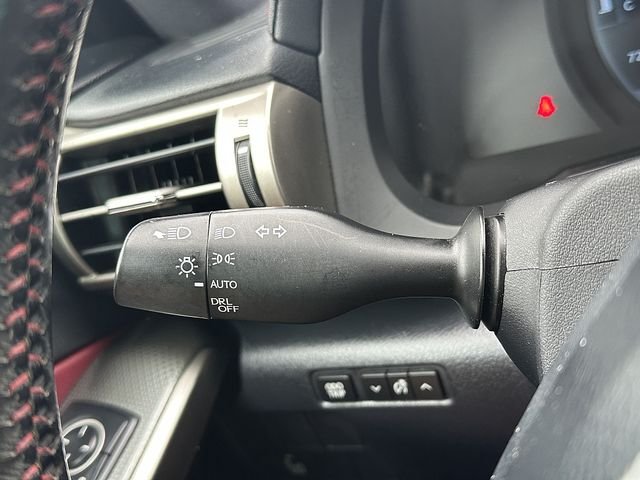 Used 2016 White Lexus 200t image 27