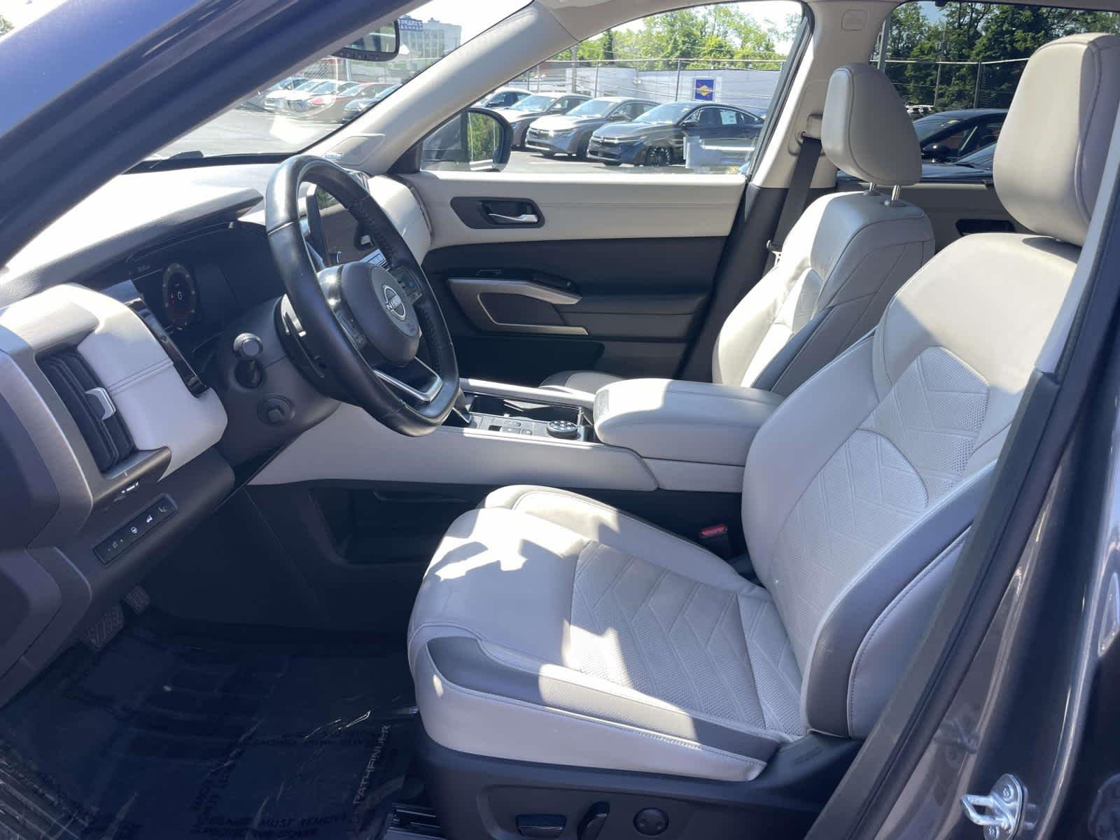 Used 2022 Gun Metallic Nissan Platinum image 21