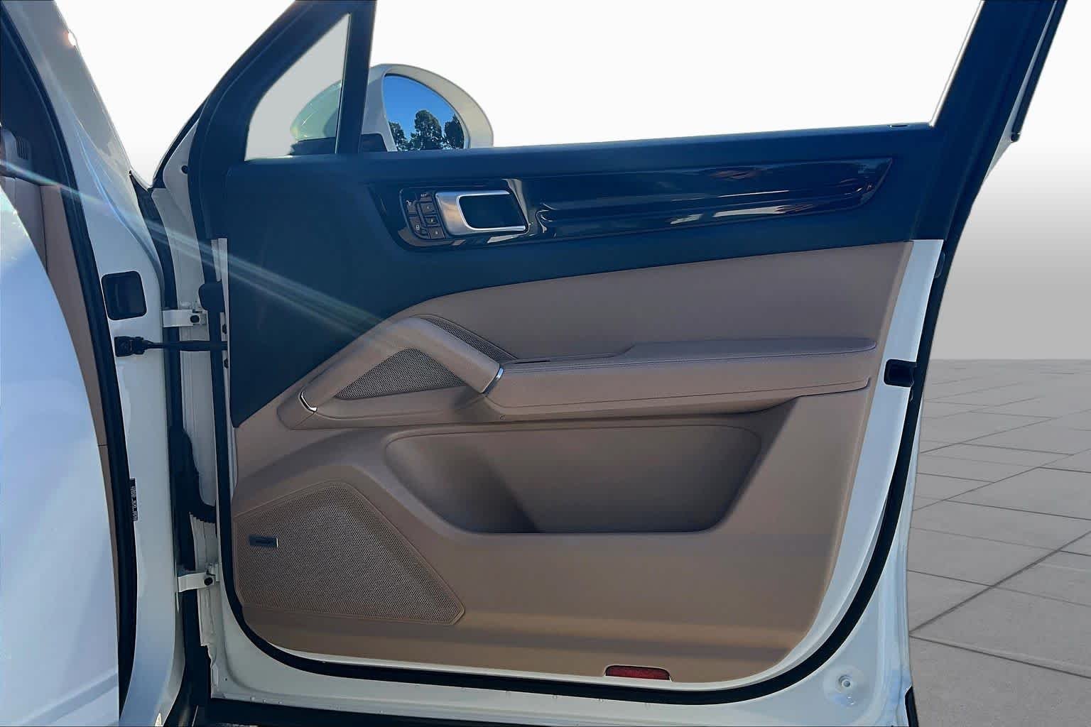 Used 2019  Porsche  image 21