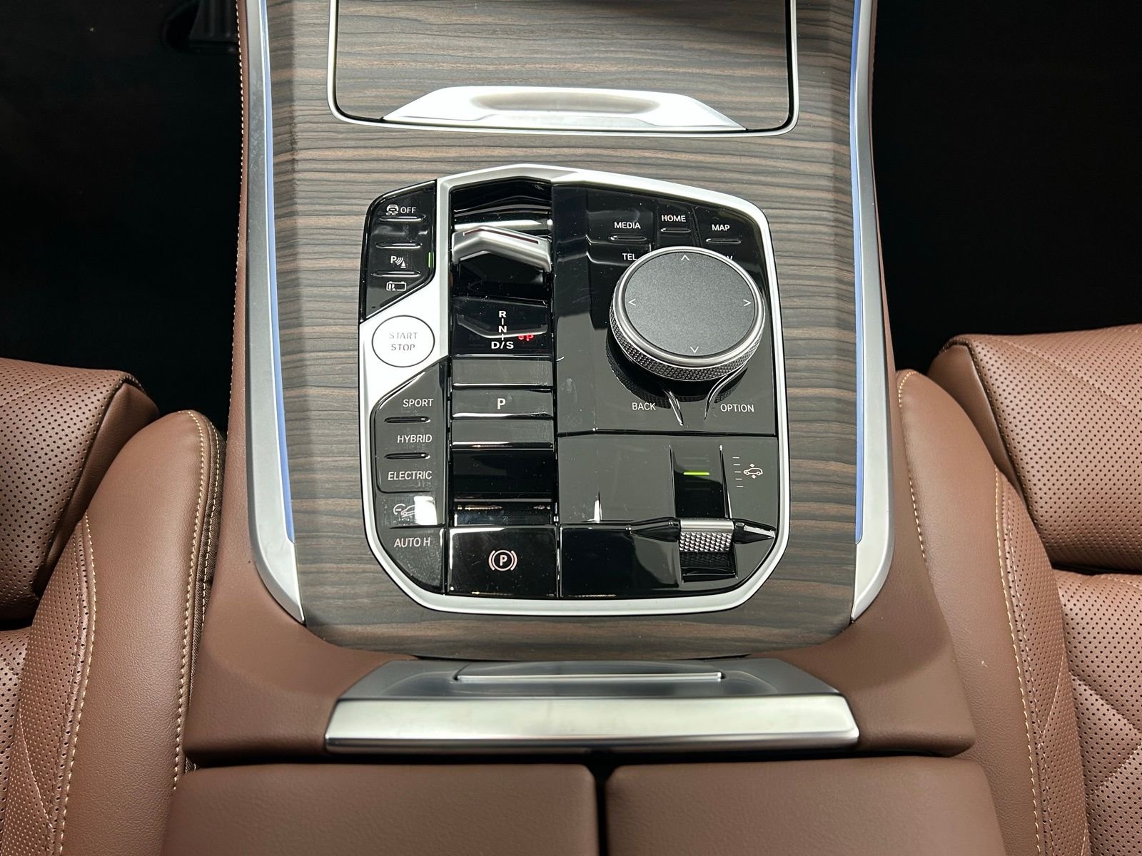 New 2026 Skyscraper Grey Metallic BMW xDrive50e image 23