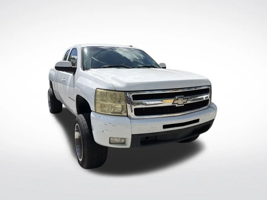 Used 2009 Summit White Chevrolet LTZ image 2