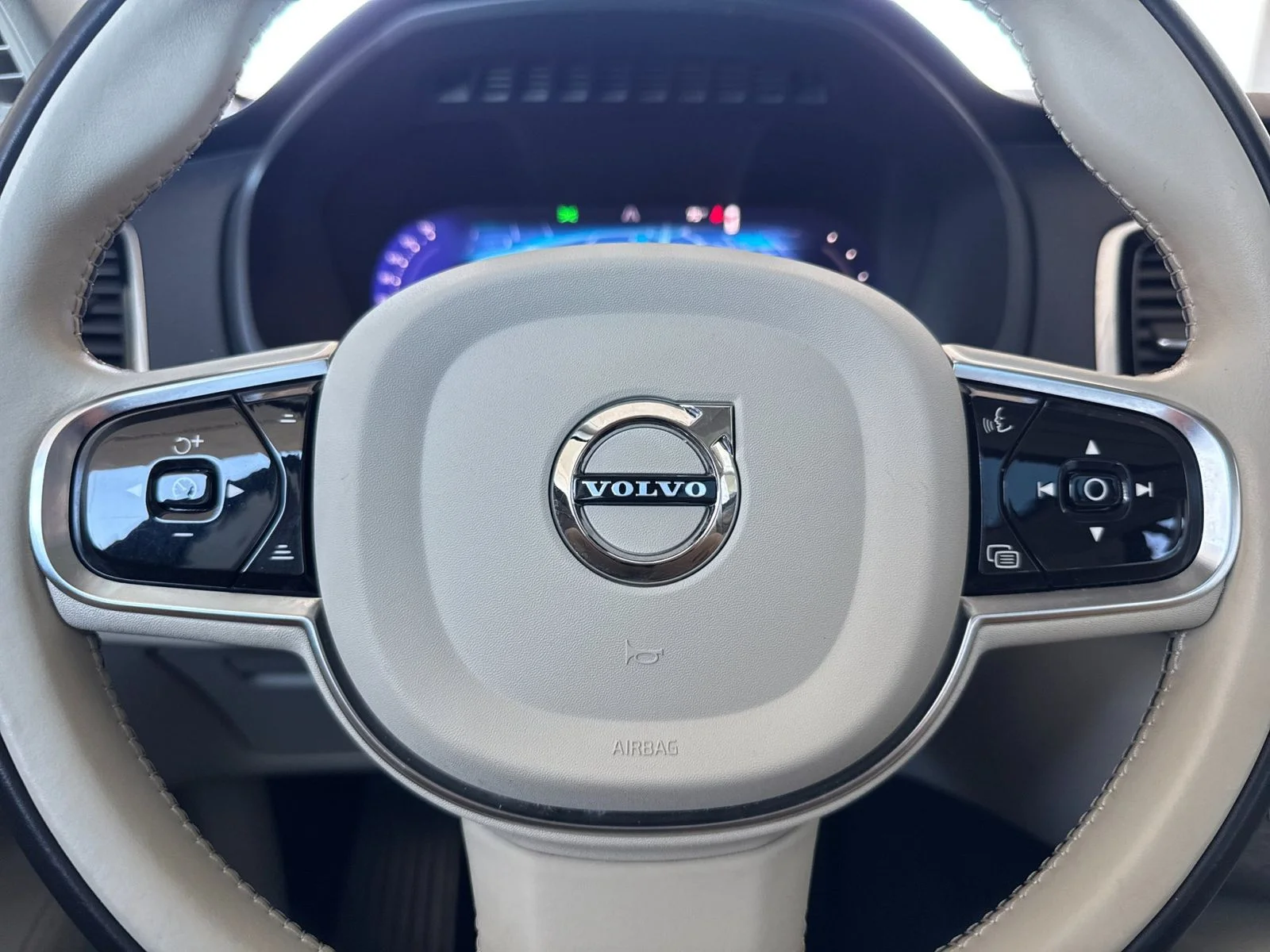 Used 2023 White Volvo T8 Plus Bright Theme 7 Passenger image 27