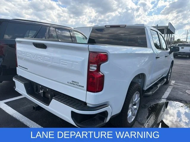 Used 2022 White Chevrolet Custom image 6