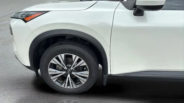 Used 2023 White Nissan SV FWD image 31
