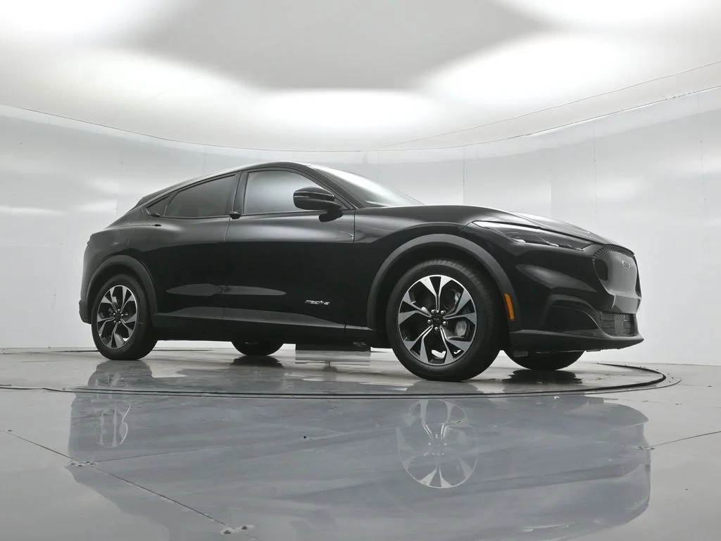 New 2026 Shadow Black Ford Select image 3