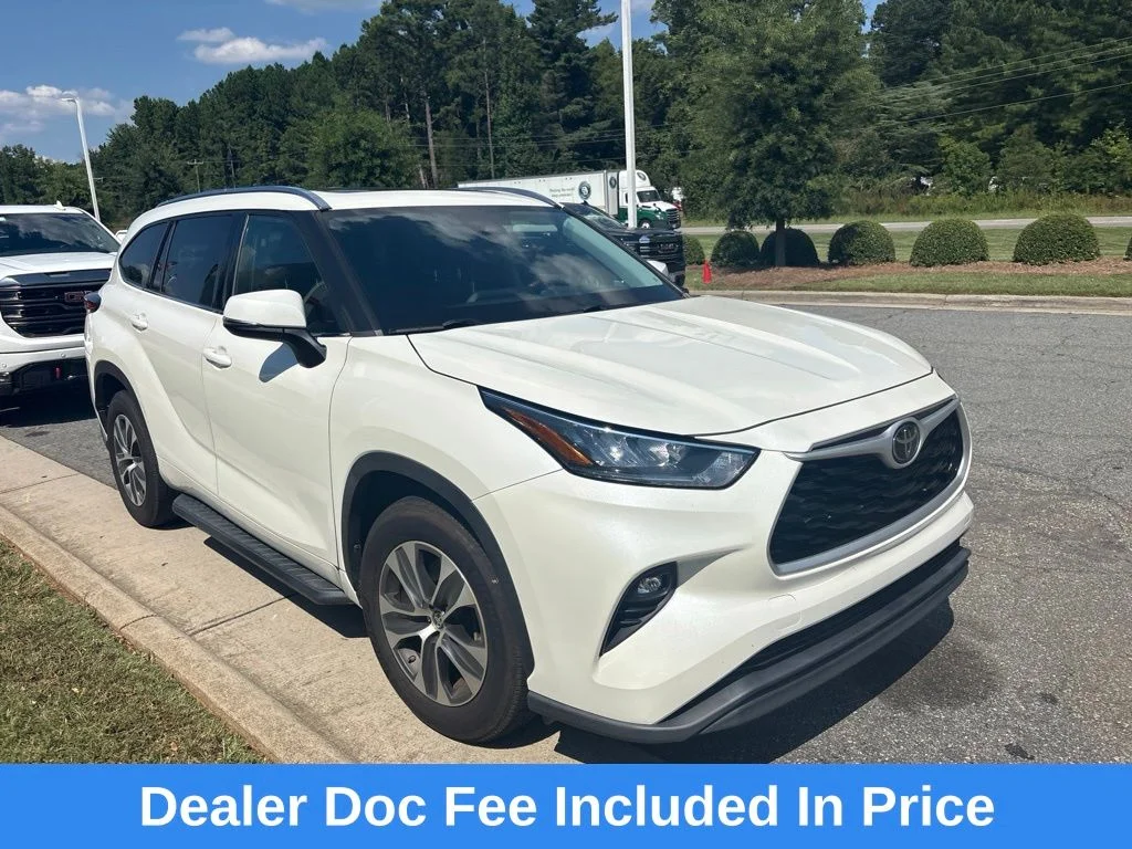 Used 2020 White Toyota XLE image 1