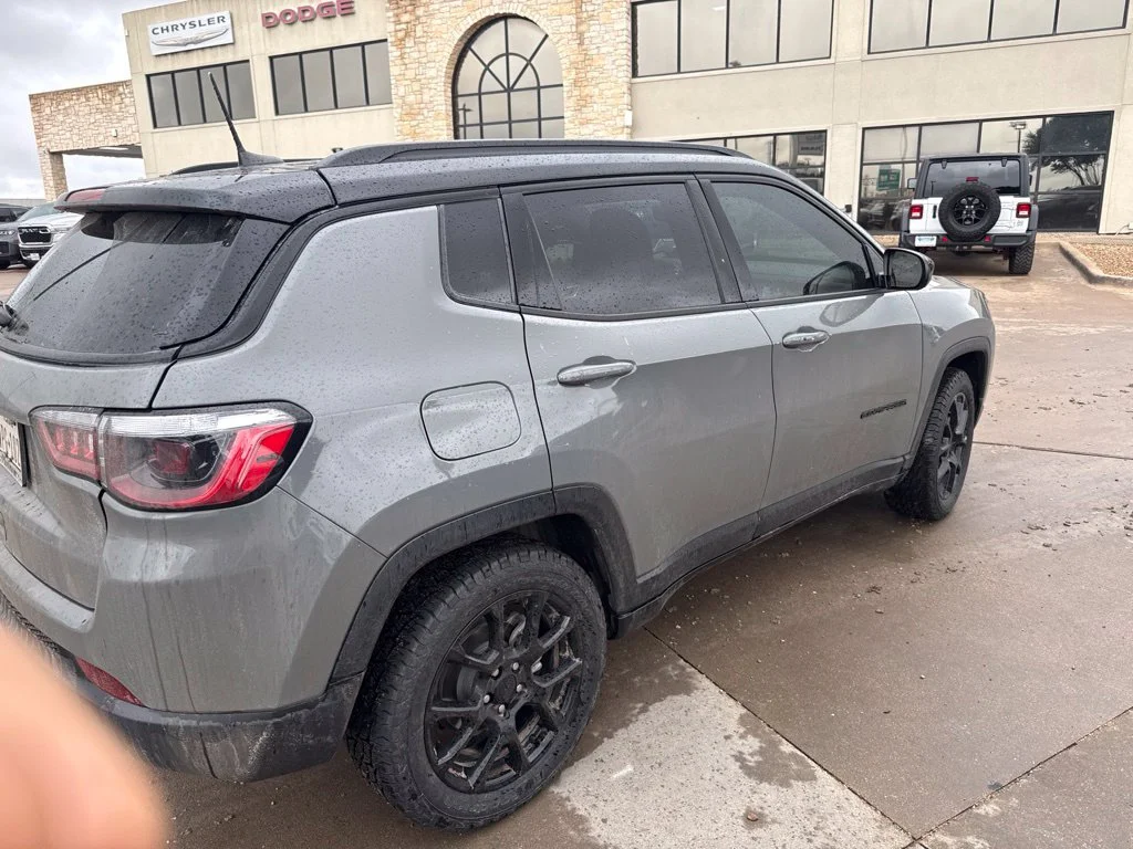 Certified Used 2024 Gray Jeep Latitude image 4