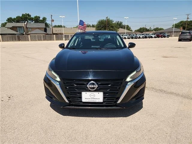 Used 2024 Super Black Nissan 2.5 SV image 7