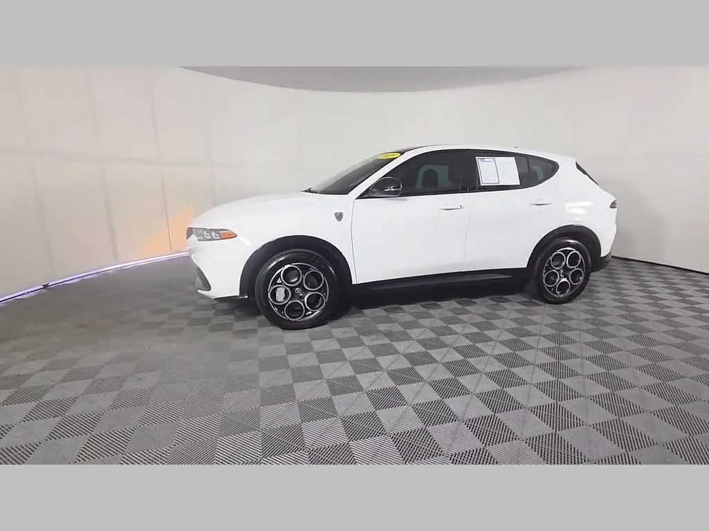 Used 2025 Milano White Alfa Romeo Base image 49