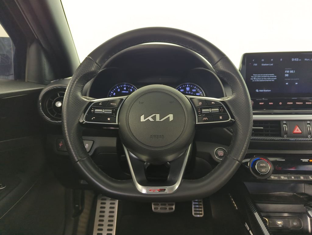 Used 2023 White Kia GT-Line image 17