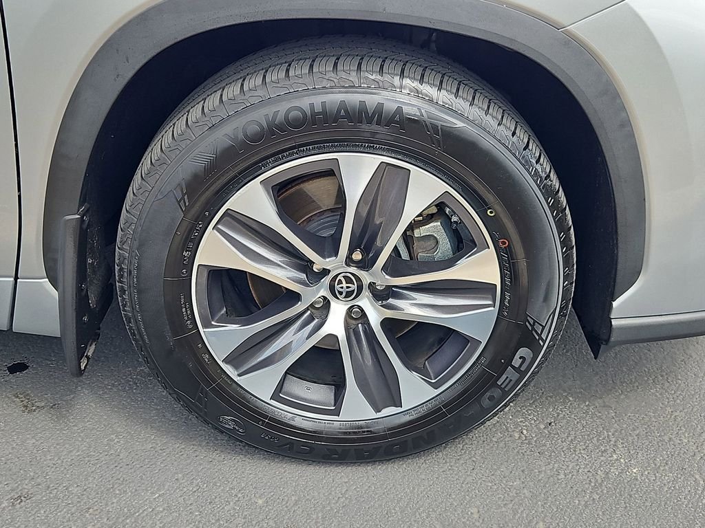 Used 2022 Celestial Silver Metallic Toyota XLE image 30