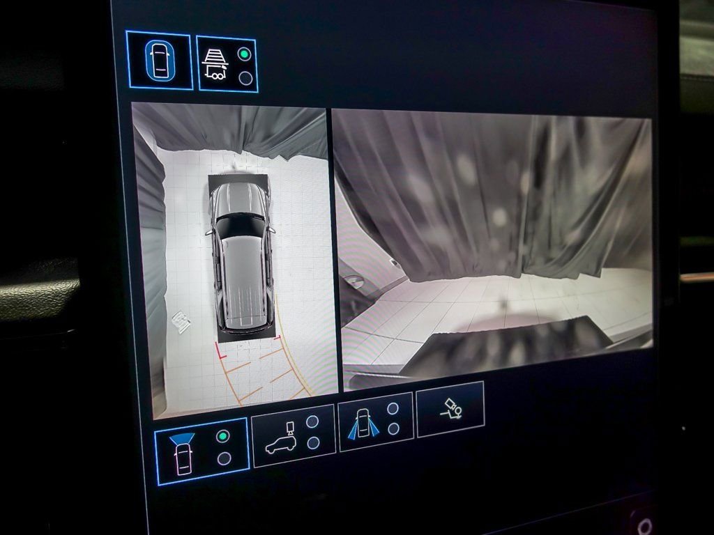 2025 GMC YUKON - Image 24