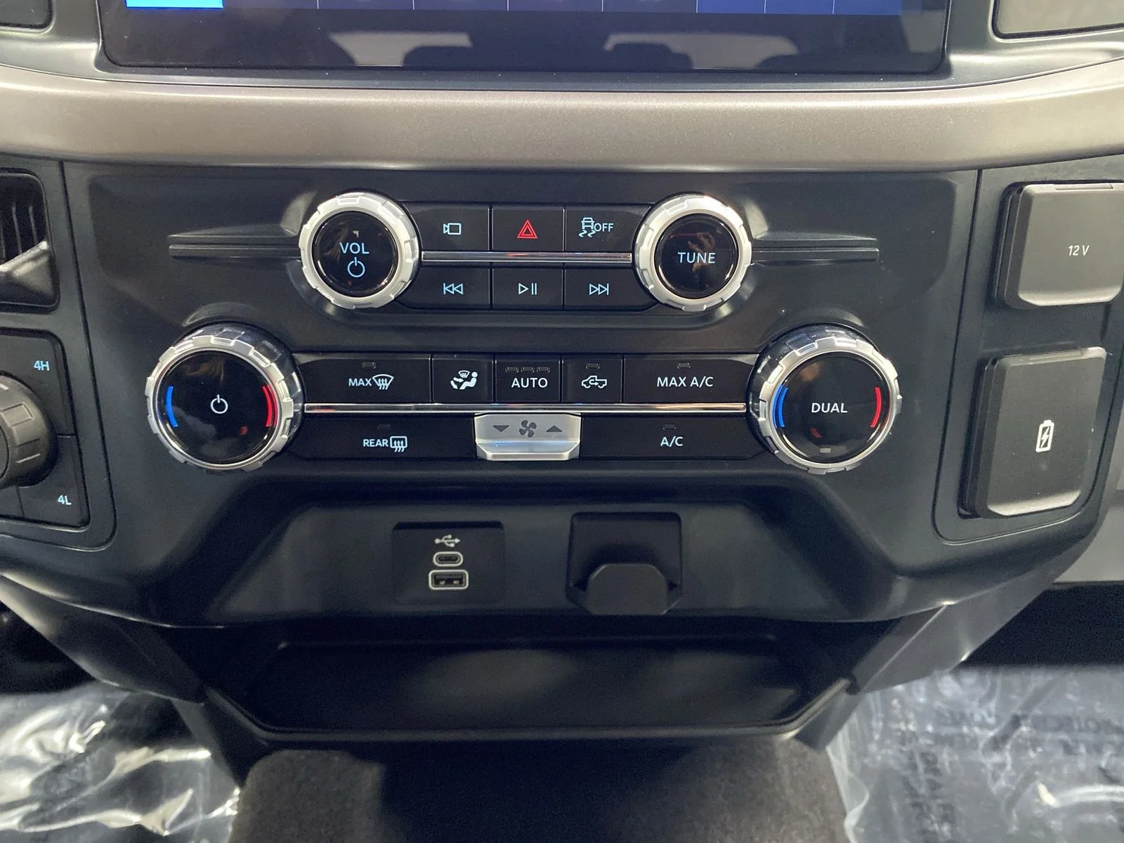2025 Ford F-150 XLT - Photo 18