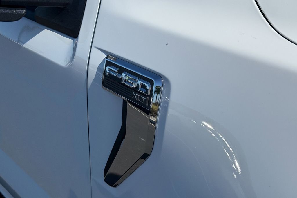 New 2026 Oxford White Ford XLT image 5