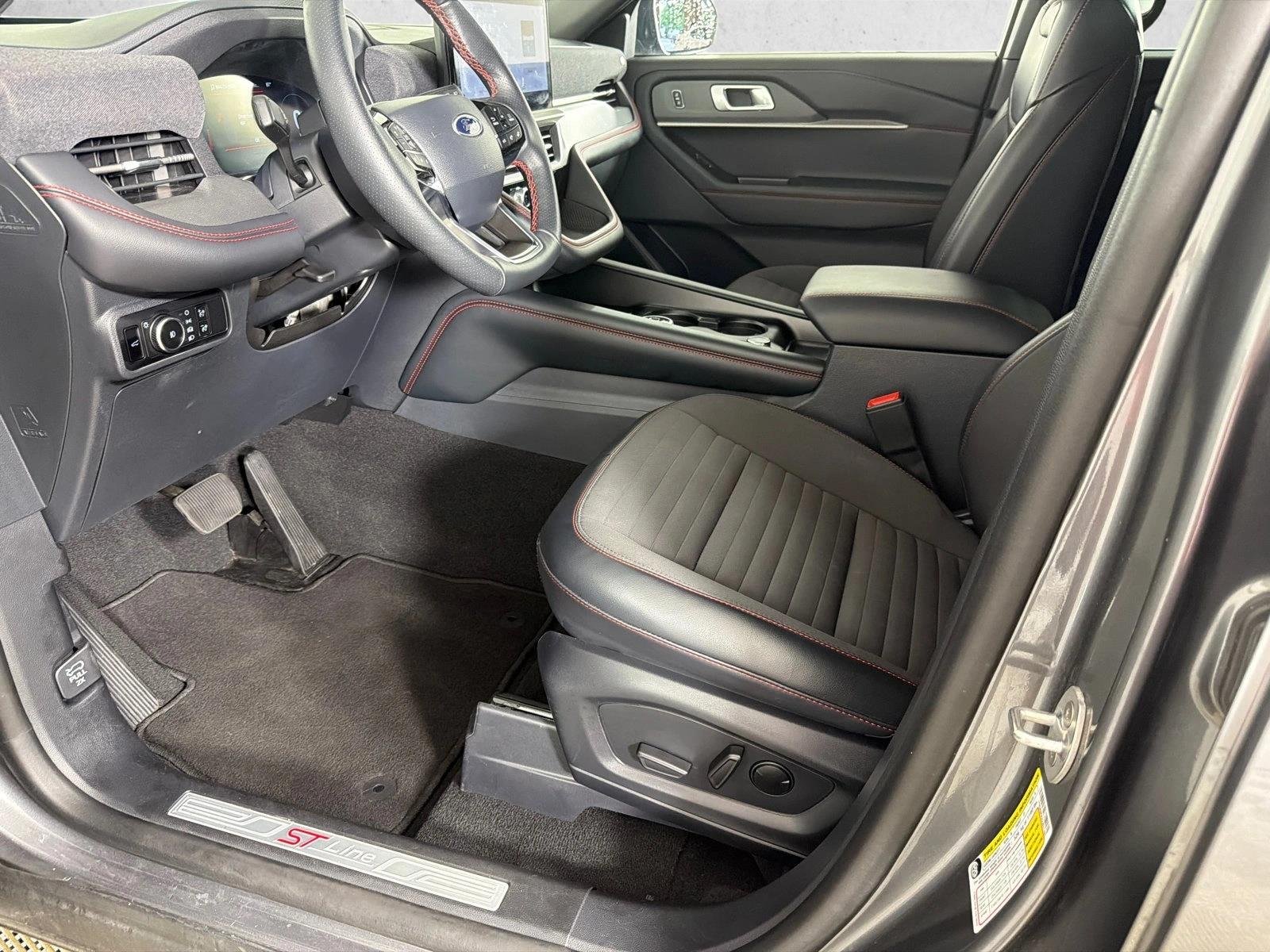 Used 2025 Carbonized Gray Metallic Ford ST-Line image 9