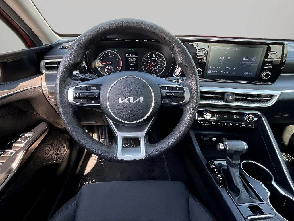 Used 2023 Red Kia LXS image 9