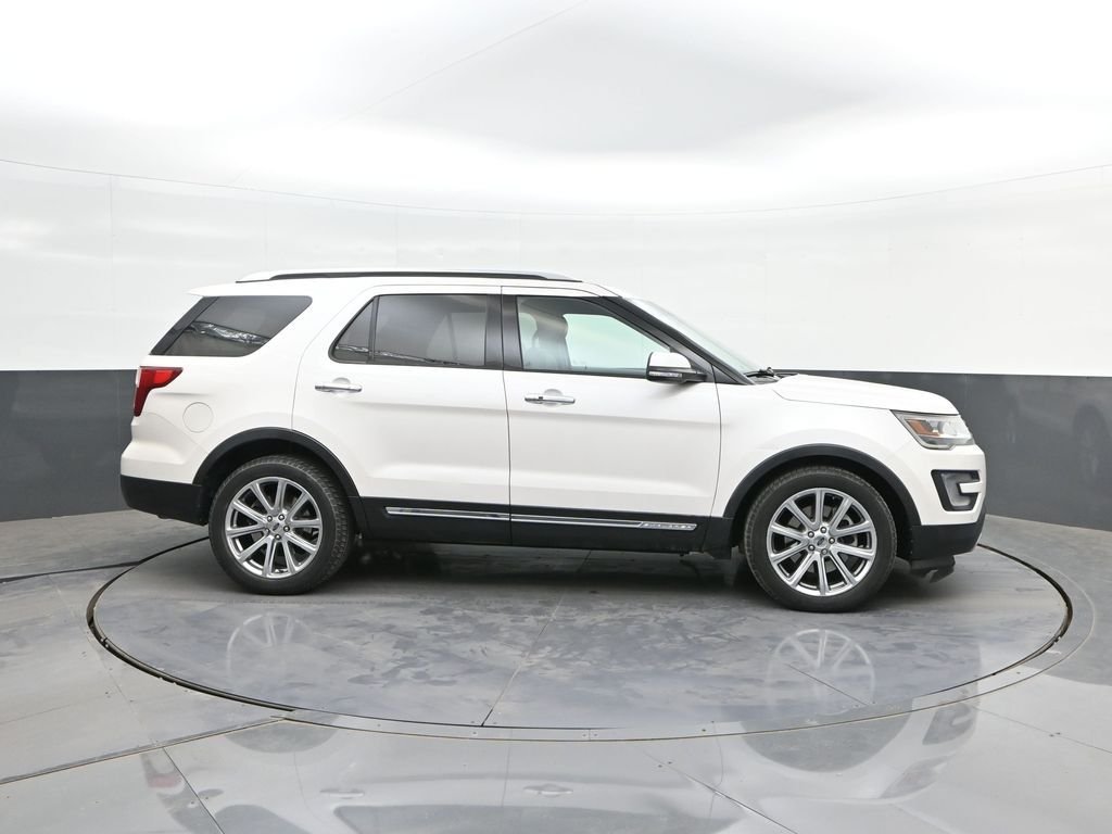 Used 2017 White Ford Limited image 26