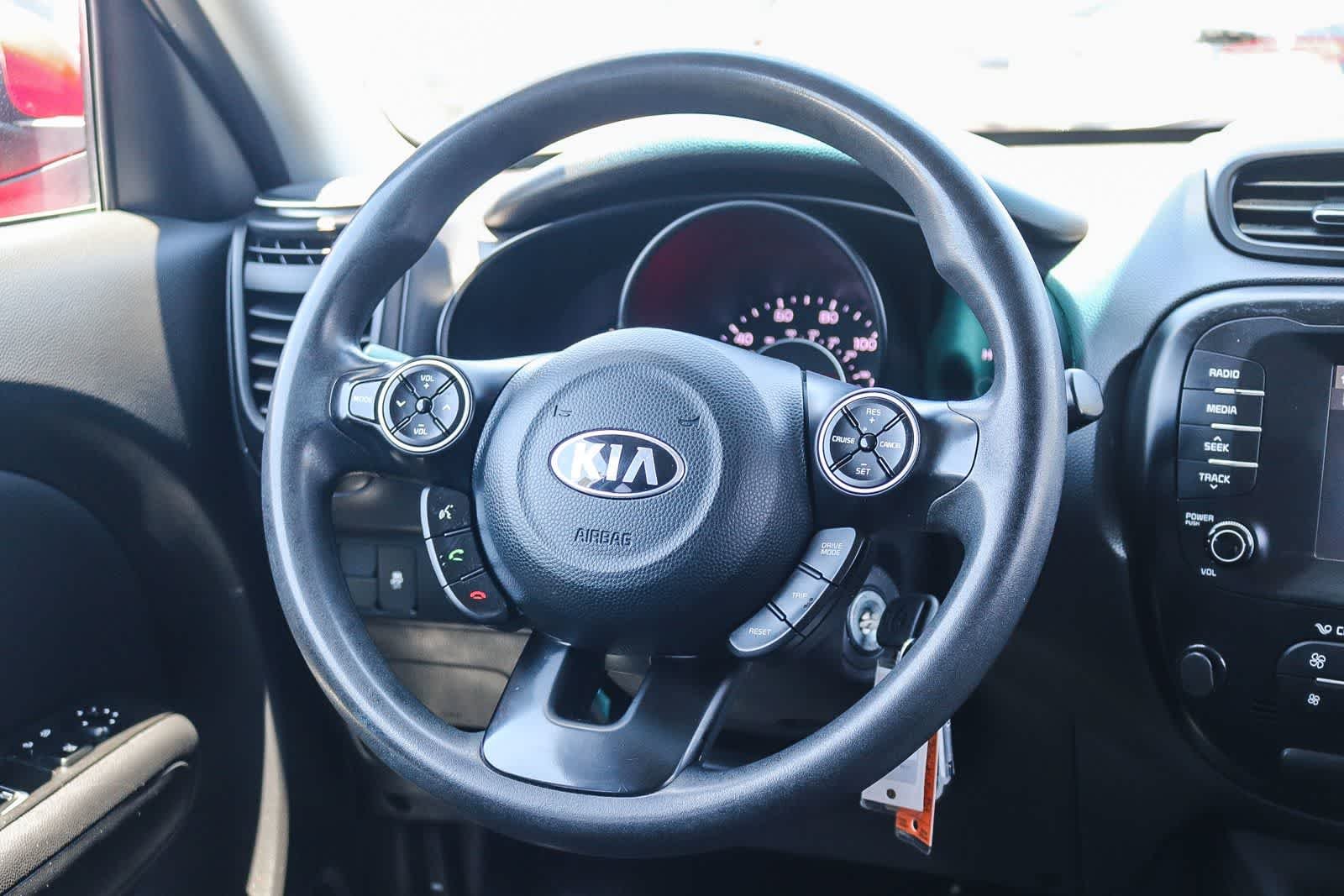 Used 2018 Inferno Red Kia + image 14