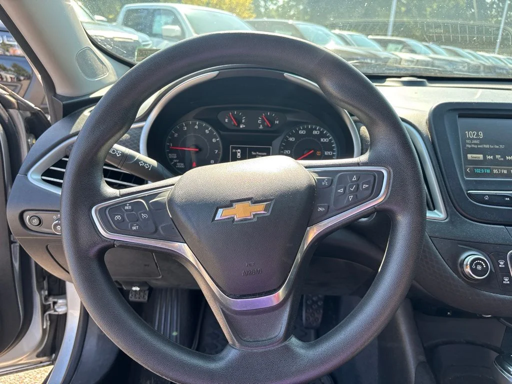 Used 2018 Silver Chevrolet LS image 9