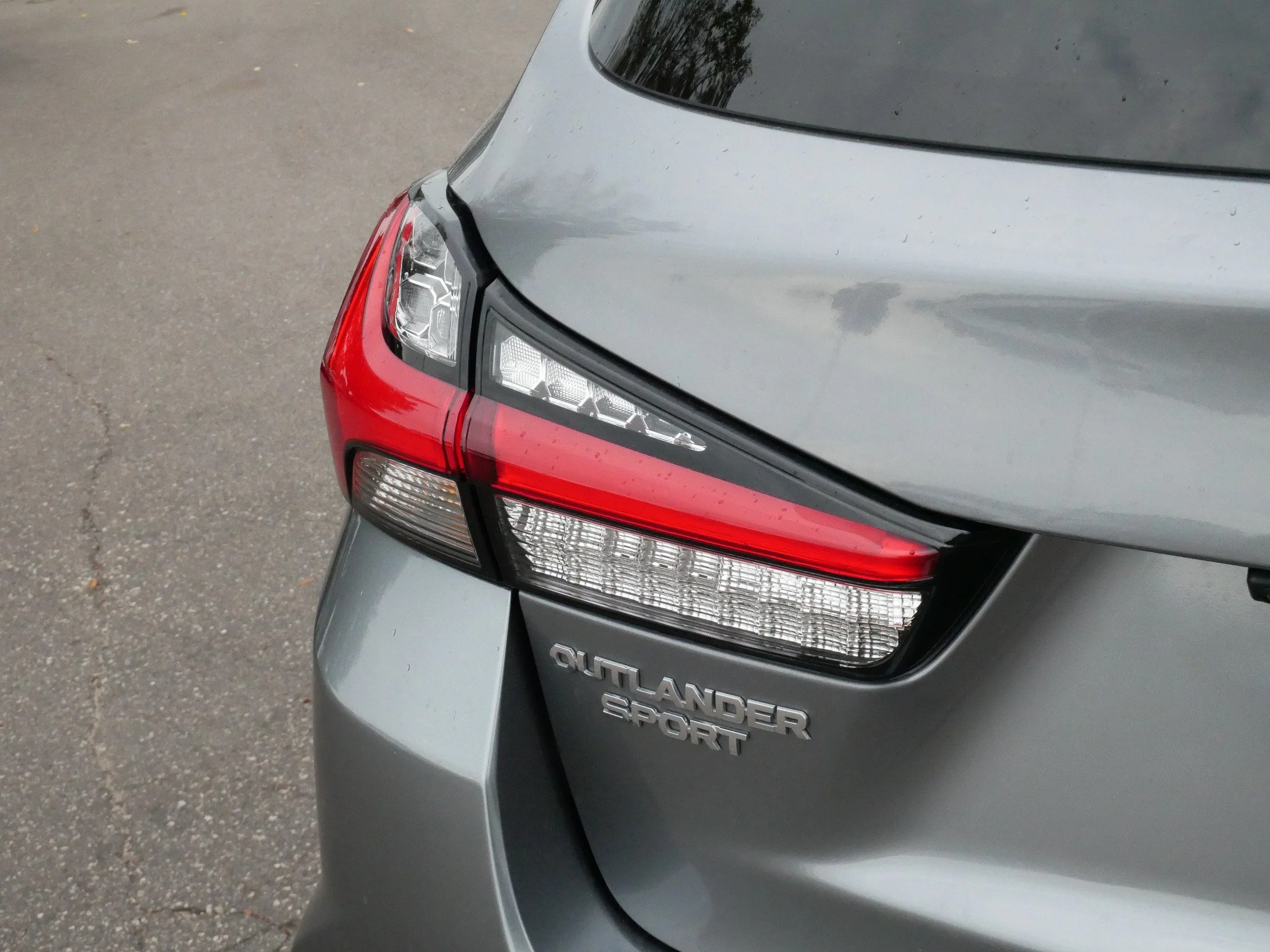 Used 2025 Mercury Gray Metallic Mitsubishi ES image 17