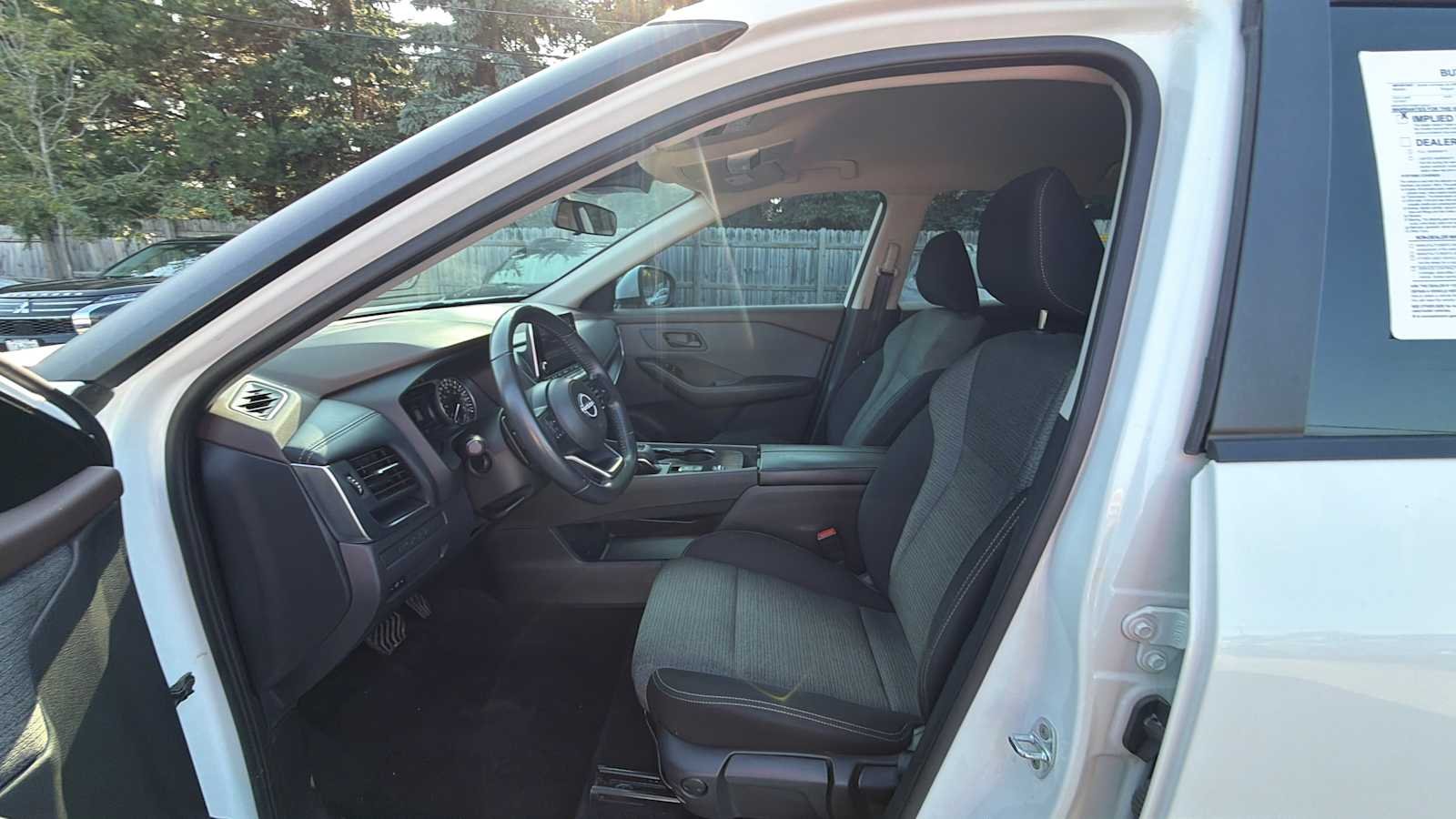 Used 2022 Glacier White Nissan S image 13