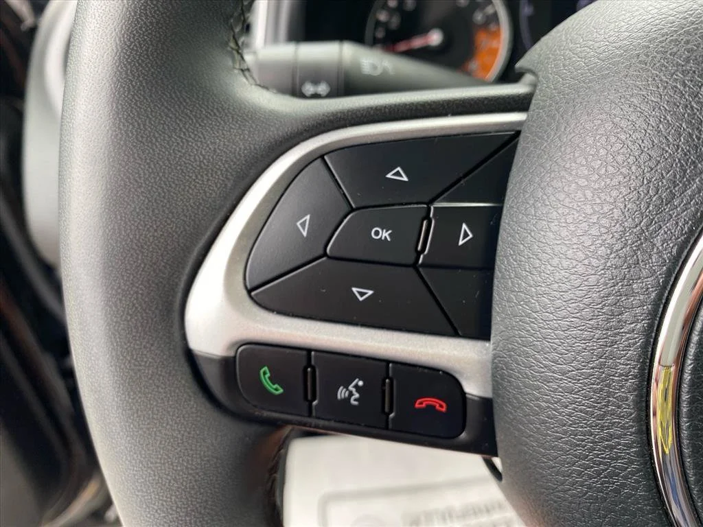 Used 2018 Black Jeep Latitude image 16