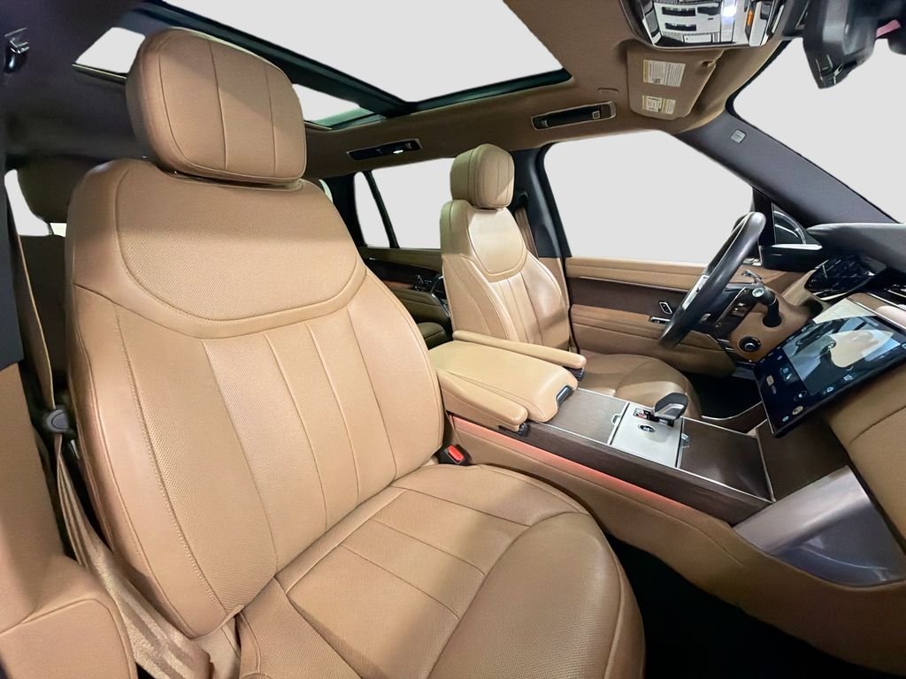 Used 2025 Green Land Rover SE image 29