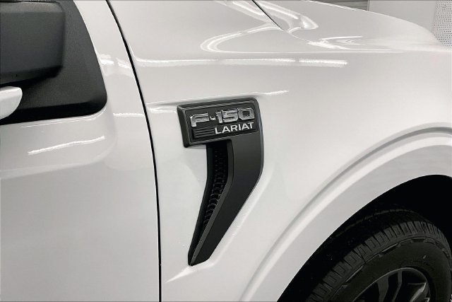 Used 2022 Oxford White Ford Lariat image 36
